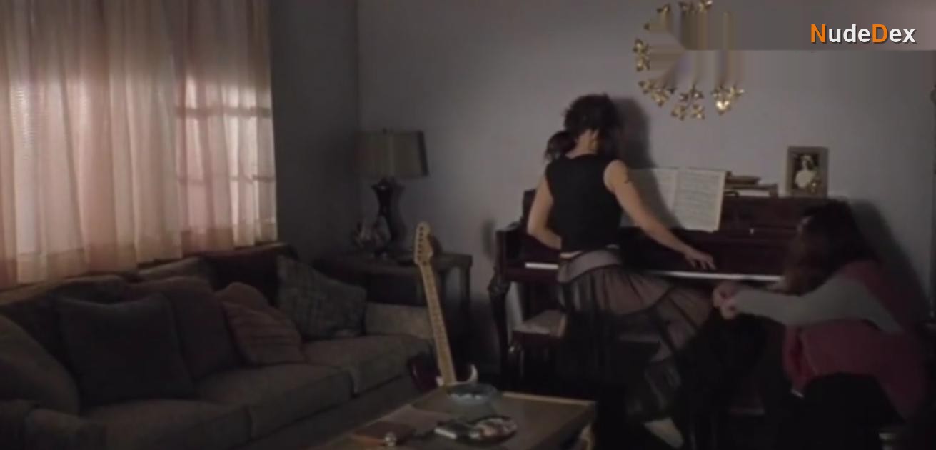 Mary-louise Parker in Romance Cigarettes, photo 1