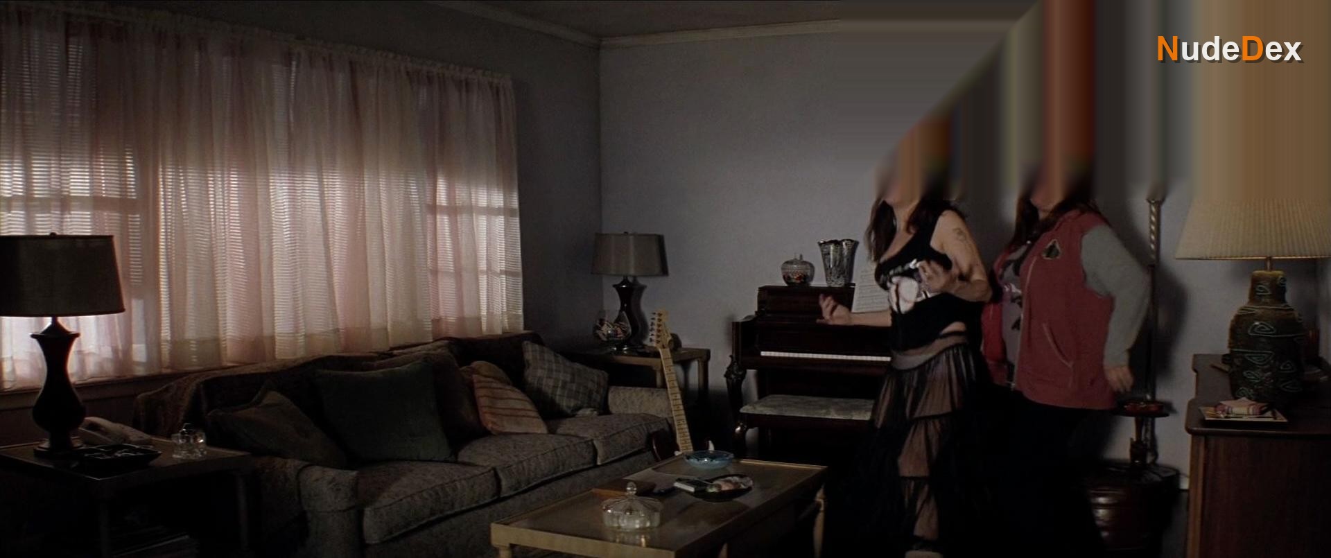 Mary-louise Parker in Romance Cigarettes, photo 6