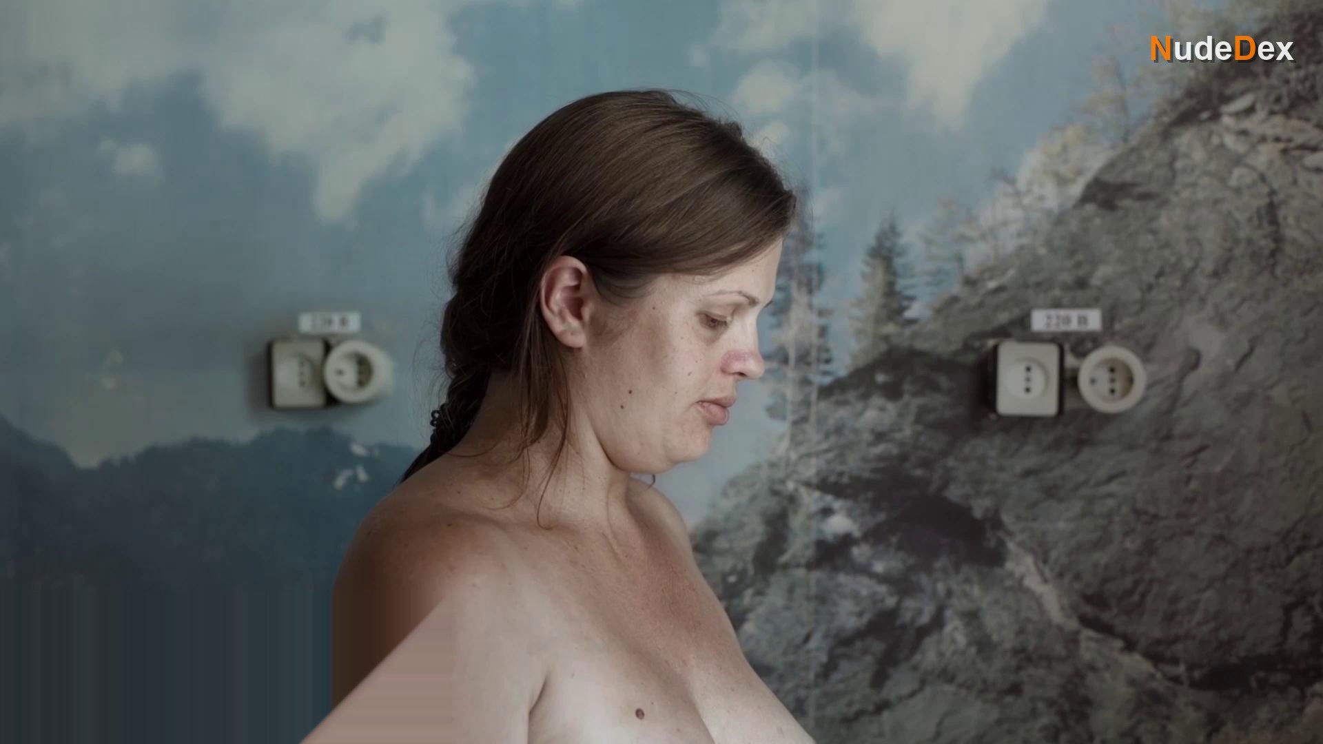 107 Mothers in 107 Mothers, photo 3