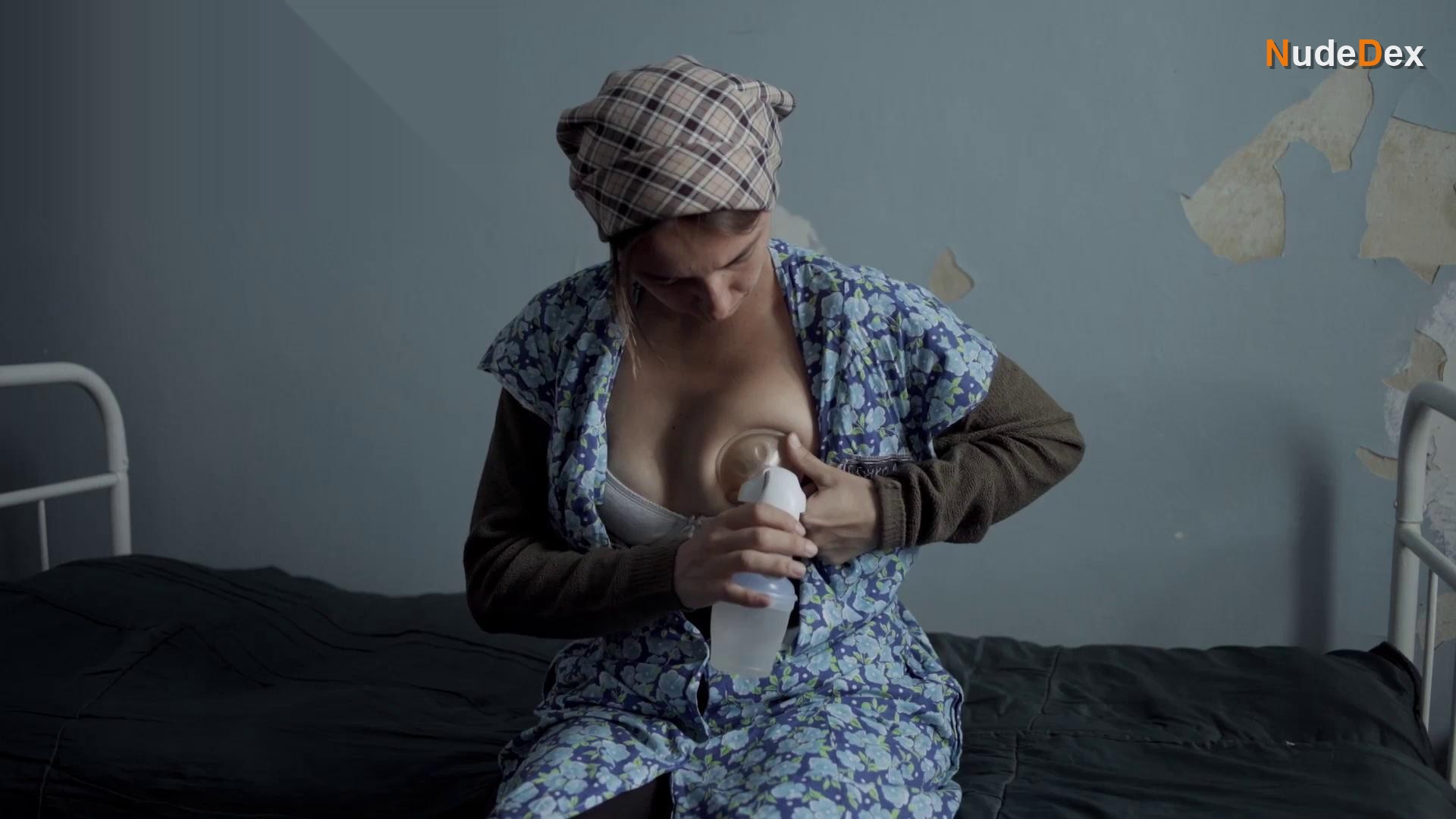 107 Mothers in 107 Mothers, photo 5