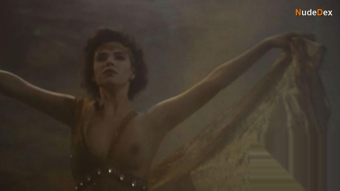 Mathilda May in Becoming Colette, photo 4
