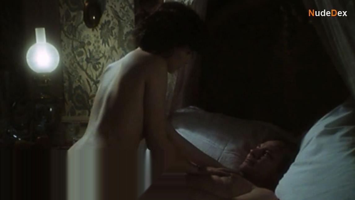 Mathilda May in Becoming Colette, photo 9