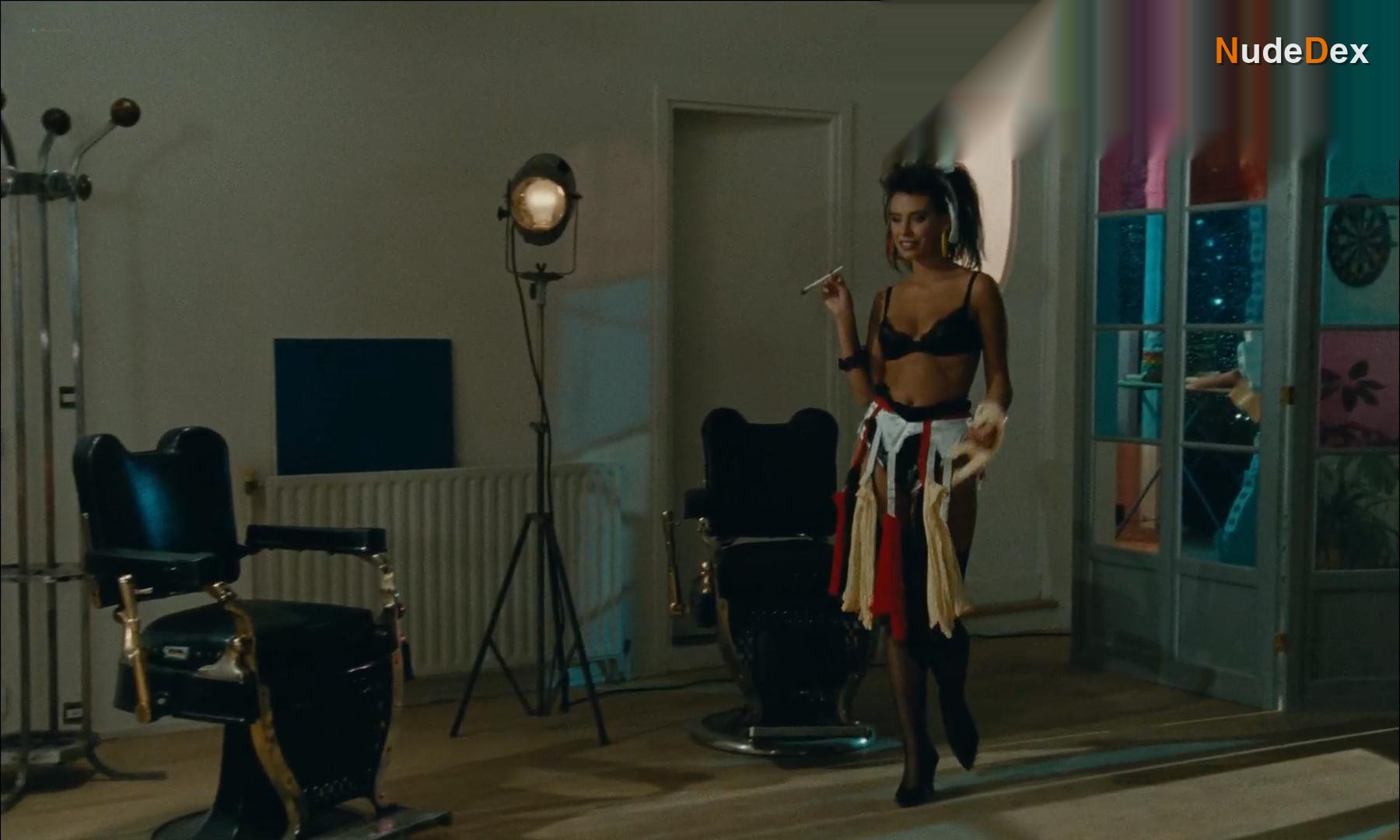 Mathilda May in La Vie Dissolue De Gerard Floque, photo 10