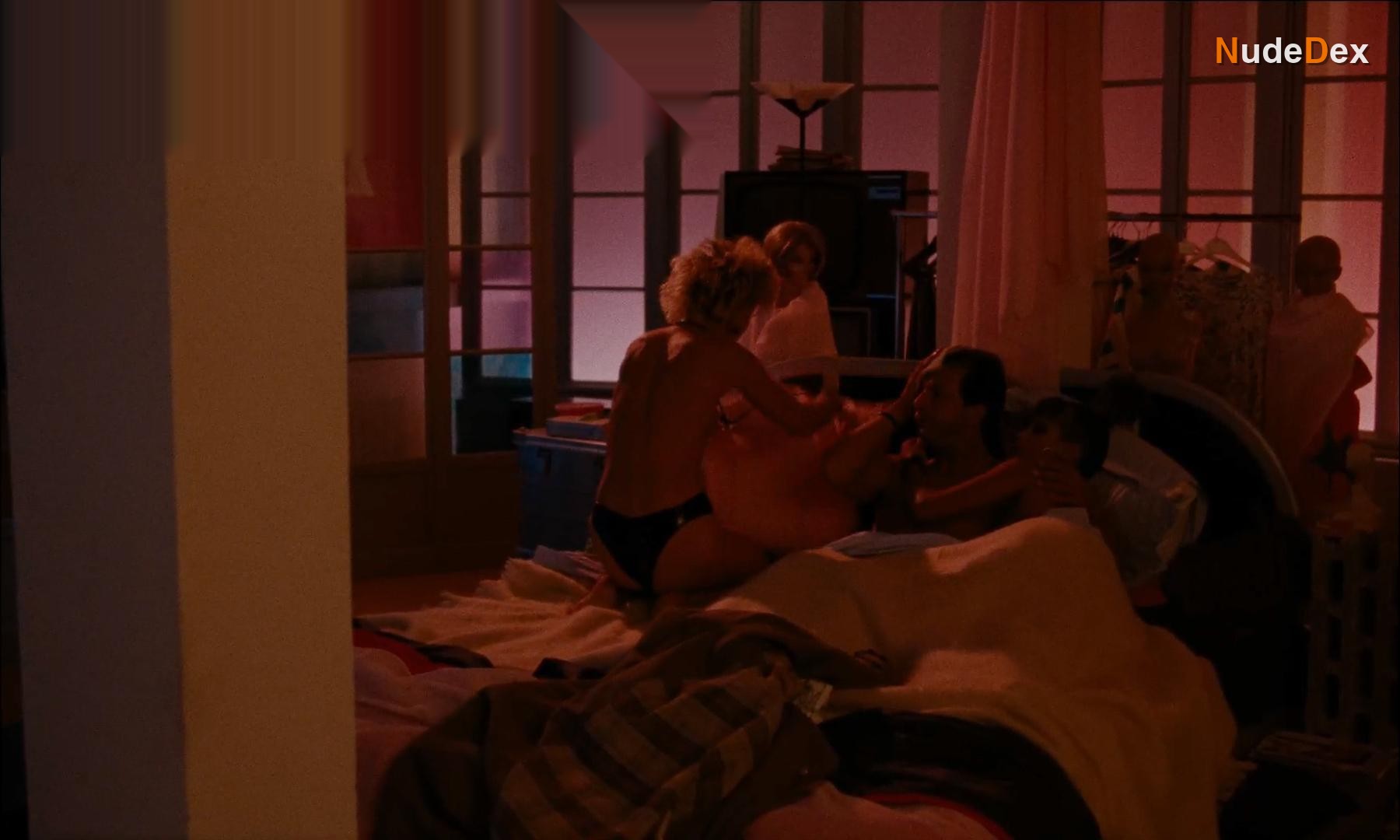 Mathilda May in La Vie Dissolue De Gerard Floque, photo 11