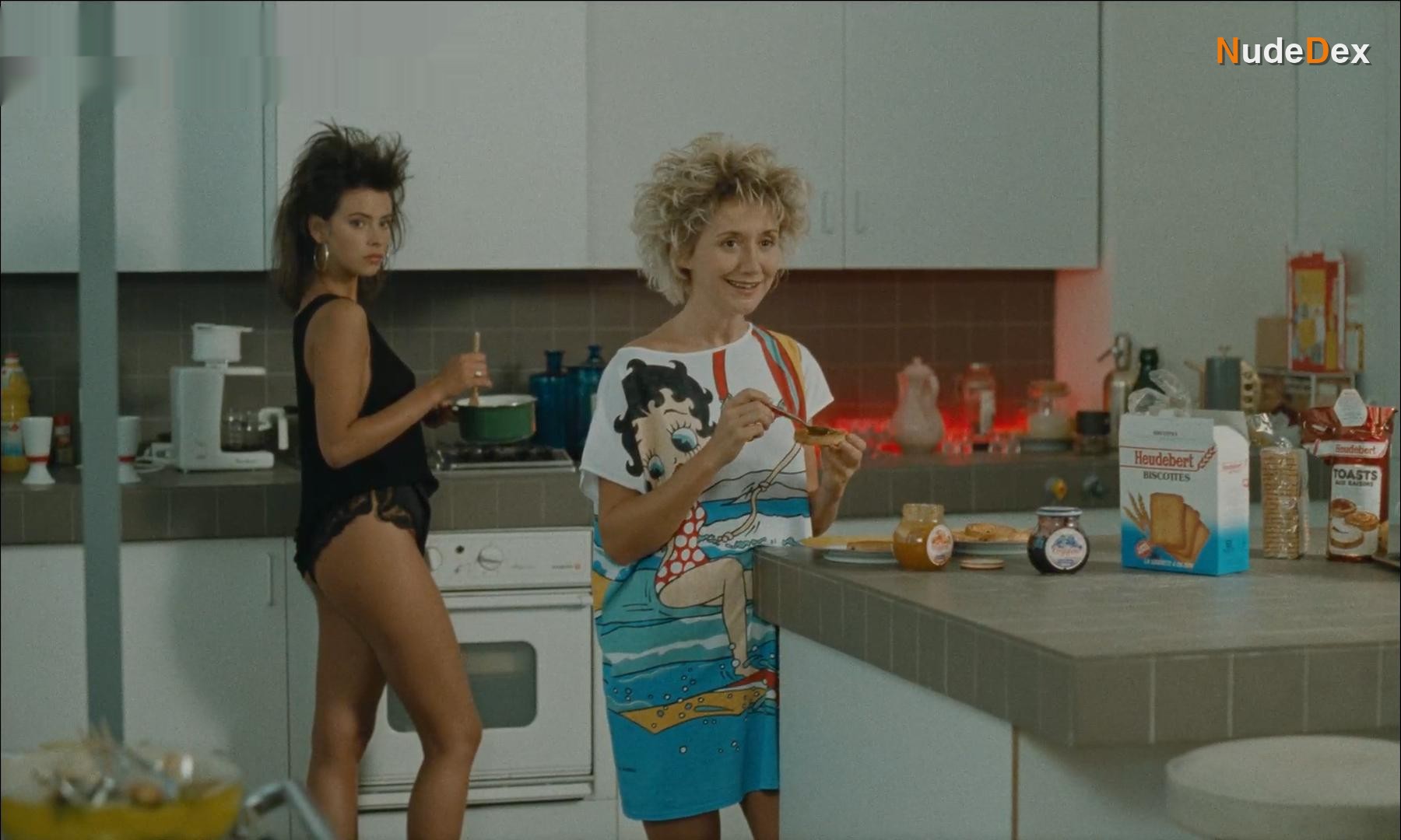 Mathilda May in La Vie Dissolue De Gerard Floque, photo 18