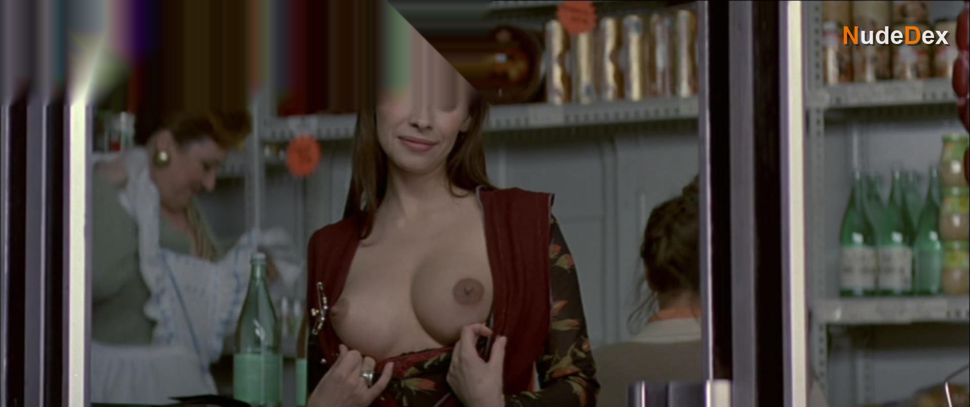 Mathilda May in The Tit And The Moon, photo 9