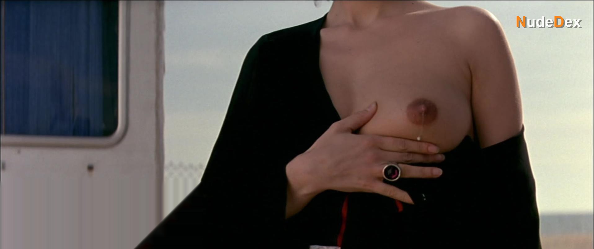 Mathilda May in The Tit And The Moon, photo 13