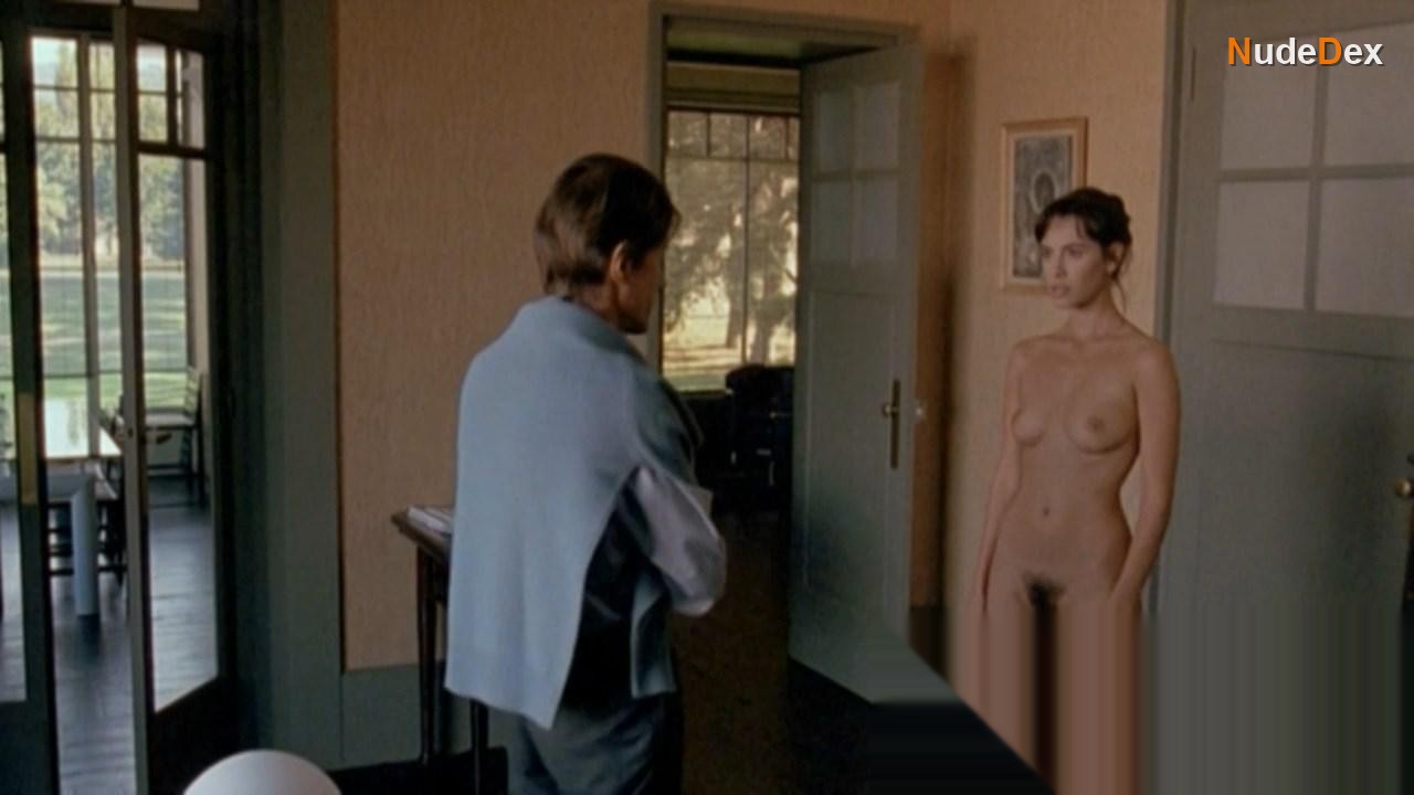 Mathilda May in Toutes Peines Confondues, photo 1
