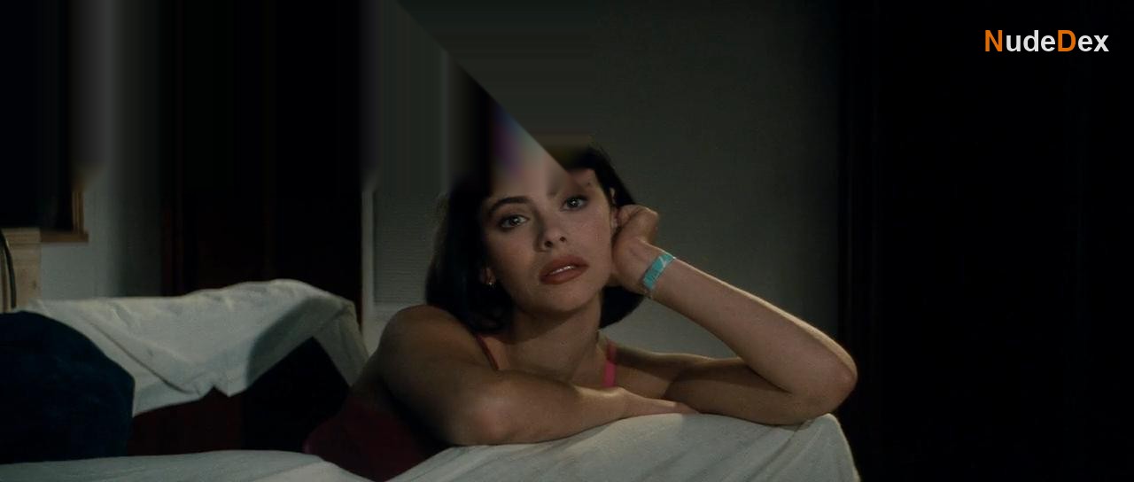 Mathilda May in Trois Places Pour Le 26, photo 3