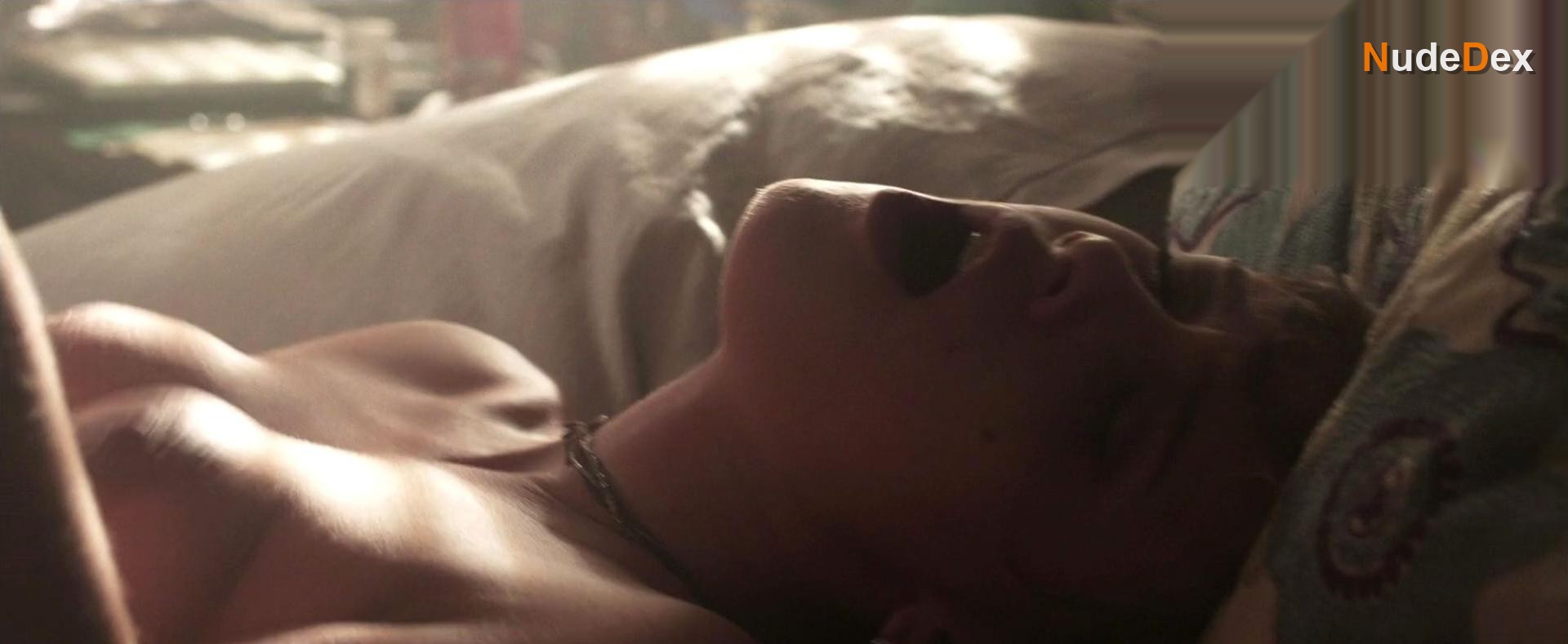 Mathilde Warnier in The Grad Job, photo 7