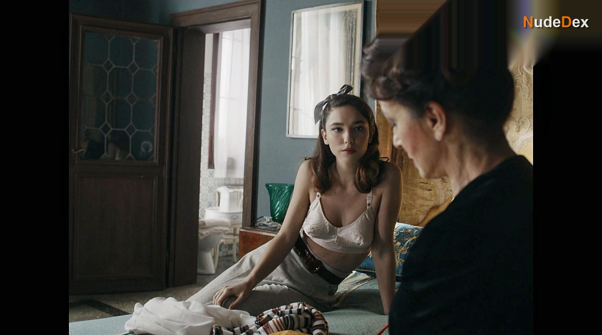 Matilda De Angelis in Across The River And Into The Trees, photo 9