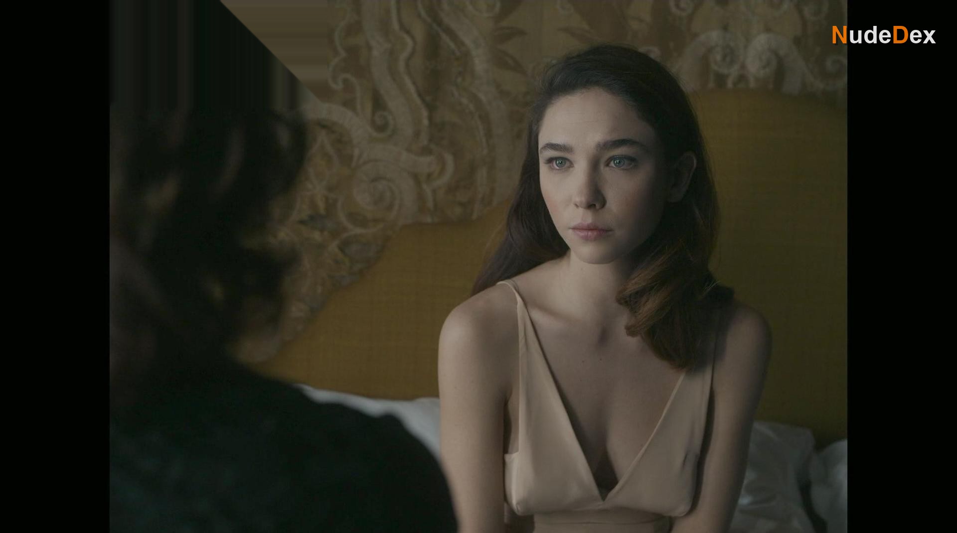 Matilda De Angelis in Across The River And Into The Trees, photo 11