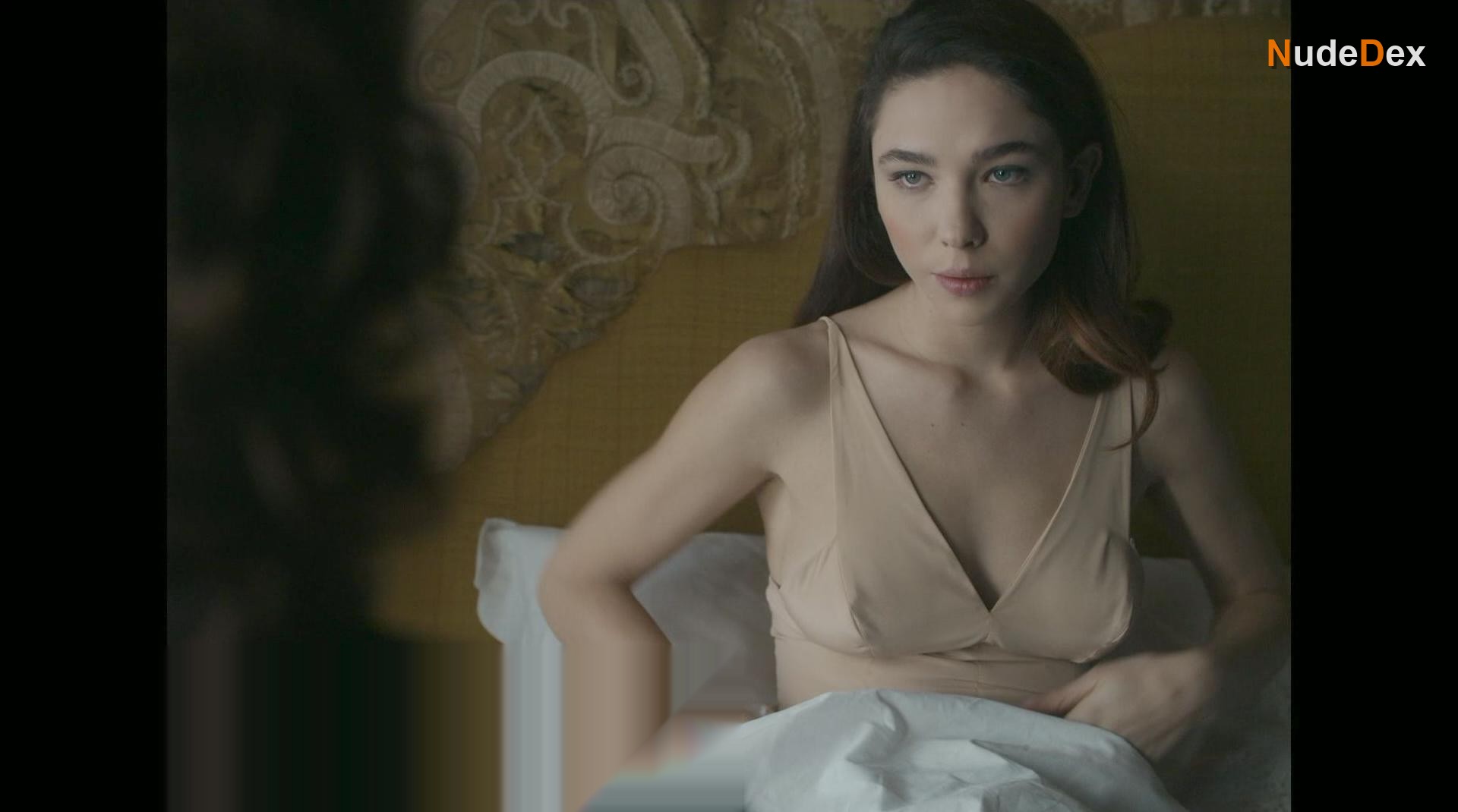 Matilda De Angelis in Across The River And Into The Trees, photo 13
