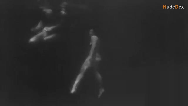 Maureen O'sullivan in Tarzan And His Mate, photo 11