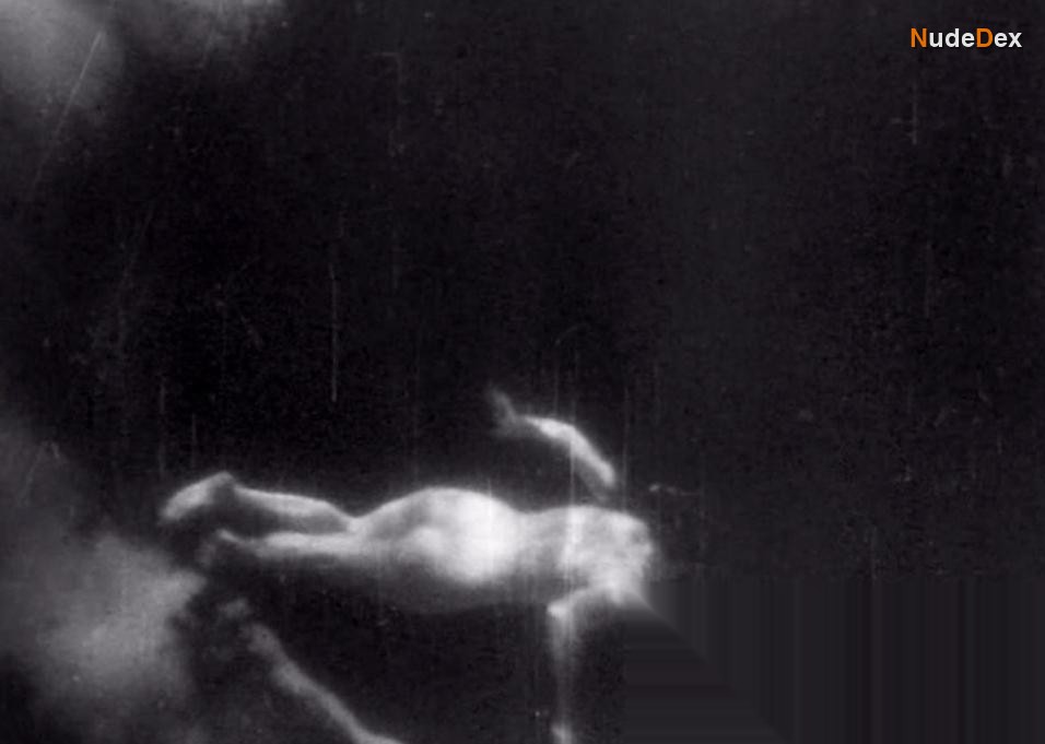 Maureen O'sullivan in Tarzan And His Mate, photo 13