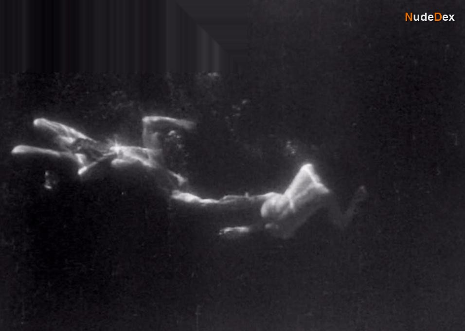 Maureen O'sullivan in Tarzan And His Mate, photo 14