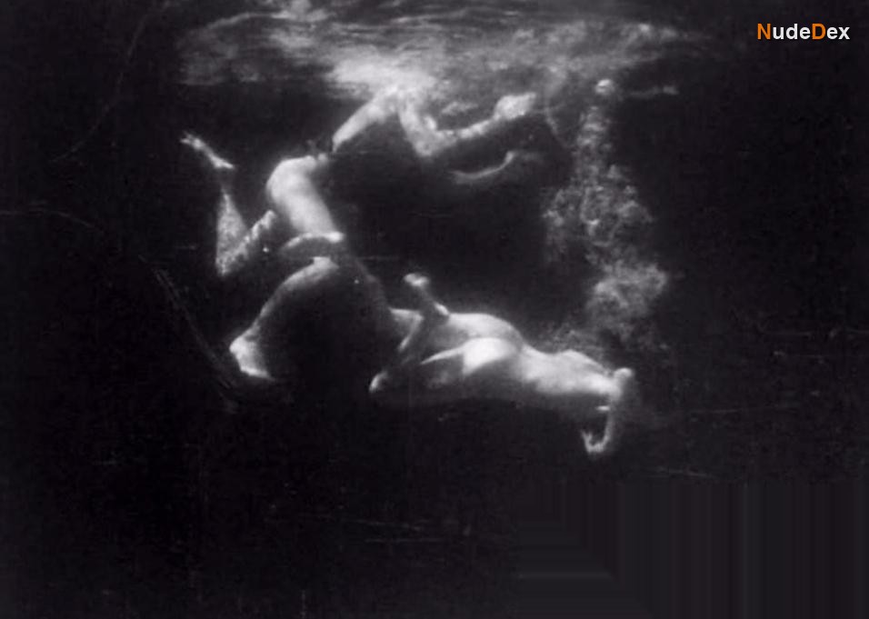 Maureen O'sullivan in Tarzan And His Mate, photo 15