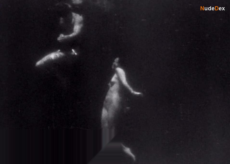 Maureen O'sullivan in Tarzan And His Mate, photo 18