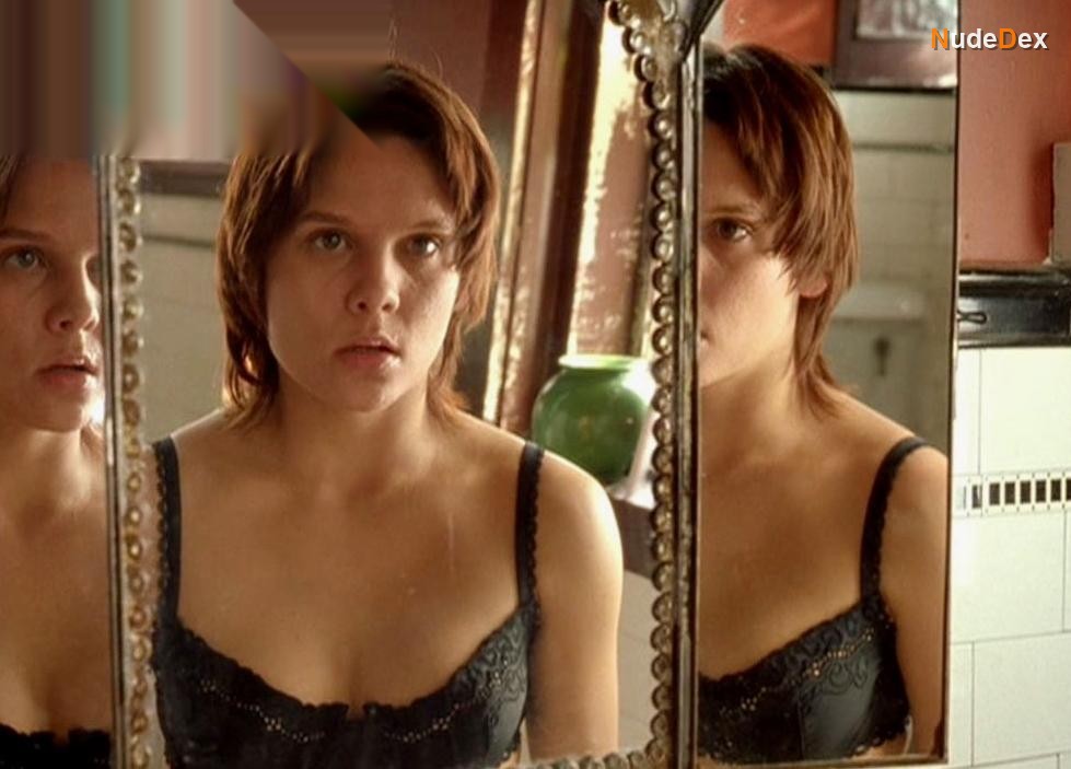 Maya Stange in Garage Days, photo 3