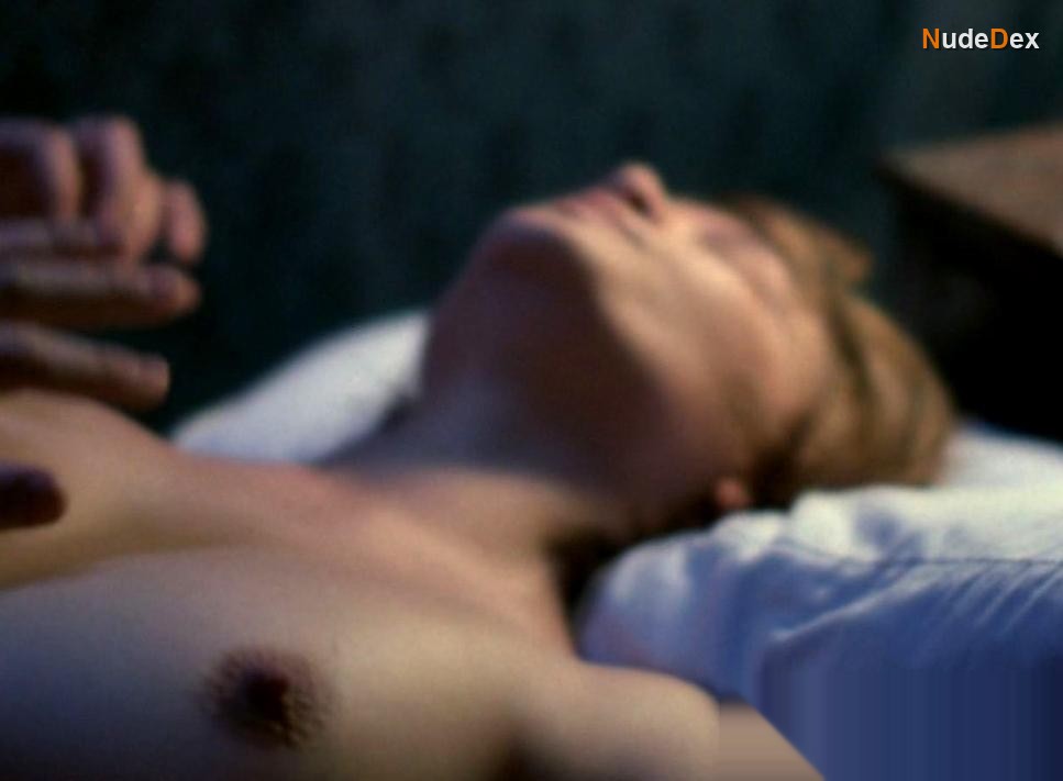 Maya Stange in Xx/xy, photo 3