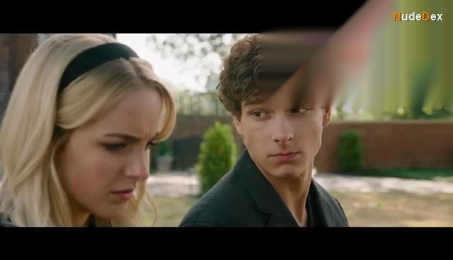 Mckenna Grace in Regretting You, photo 15