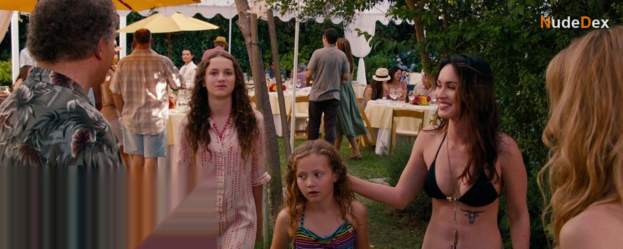 Megan Fox in This Is 40, photo 7