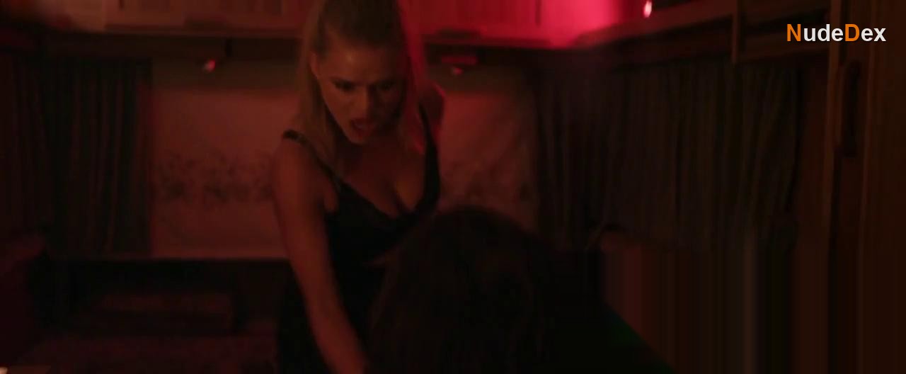Megan Purvis in Medusa: Beauty Is The Beast, photo 13