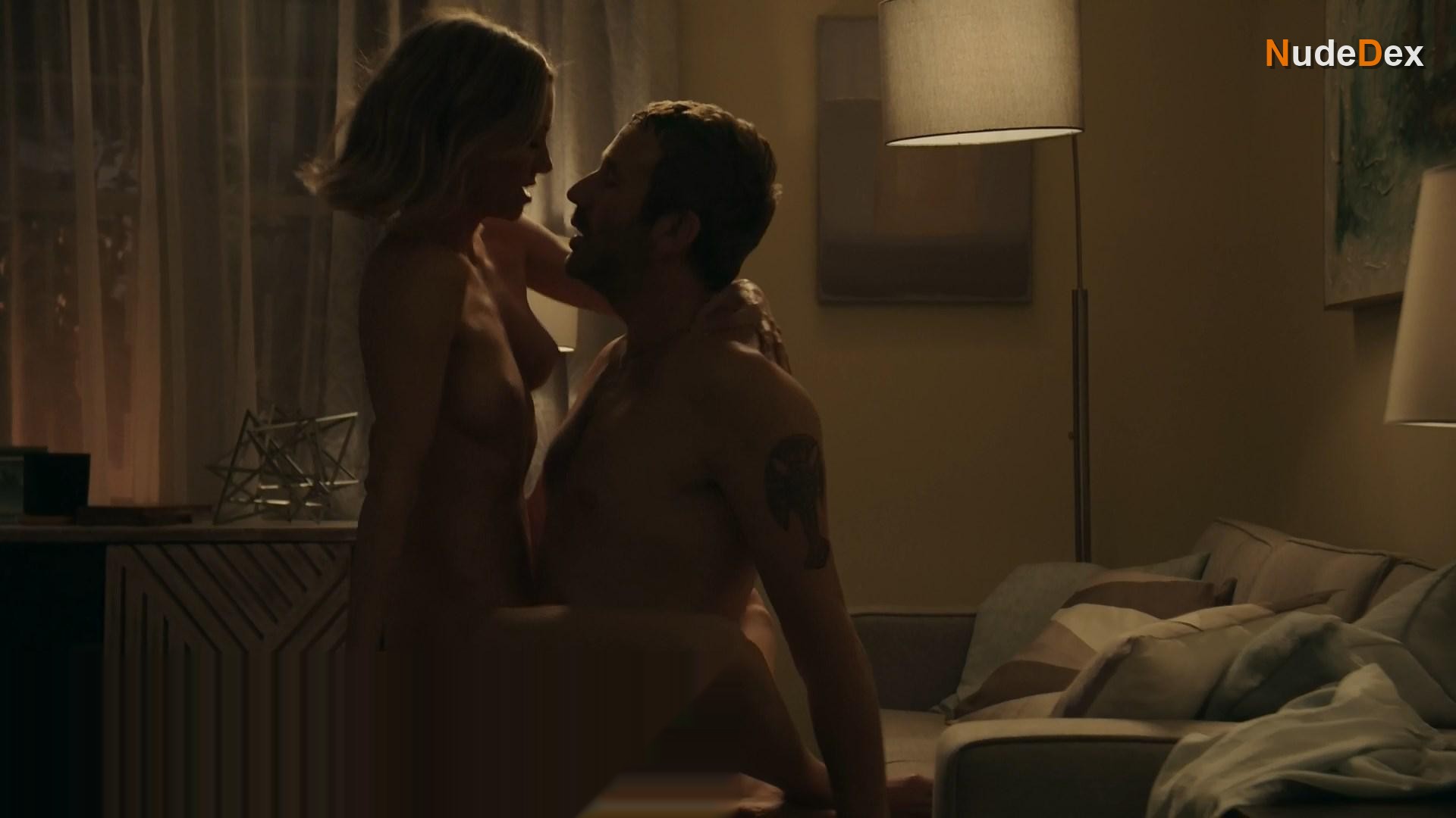 Megan Stevenson in Get Shorty, photo 3