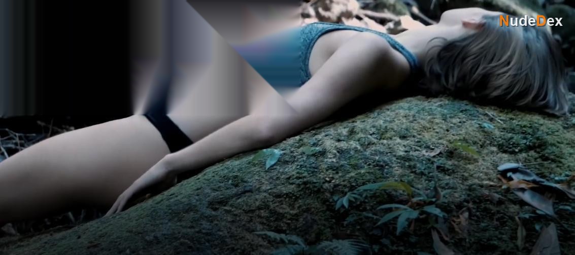Meg Fraser in Leech, photo 3