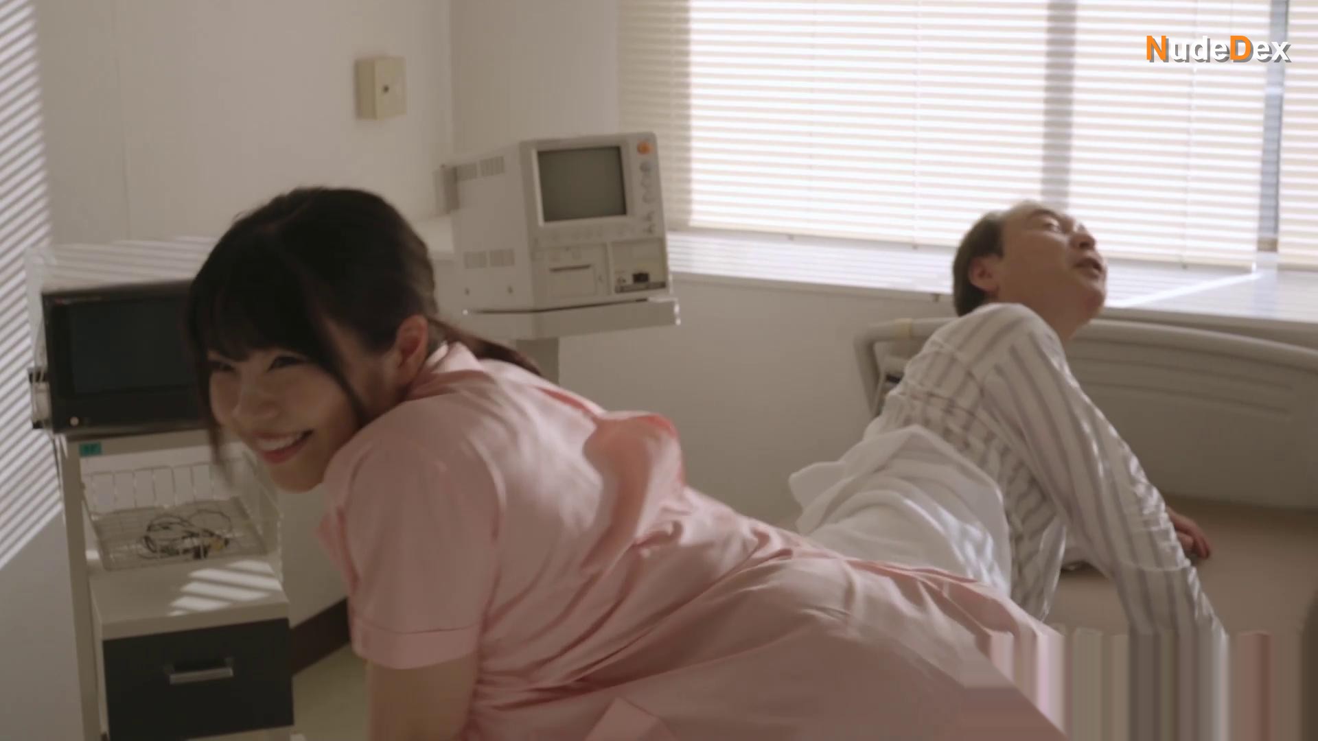 Megumi Inamoto in Panchira Byoin Otosan Dai Kofun, photo 9