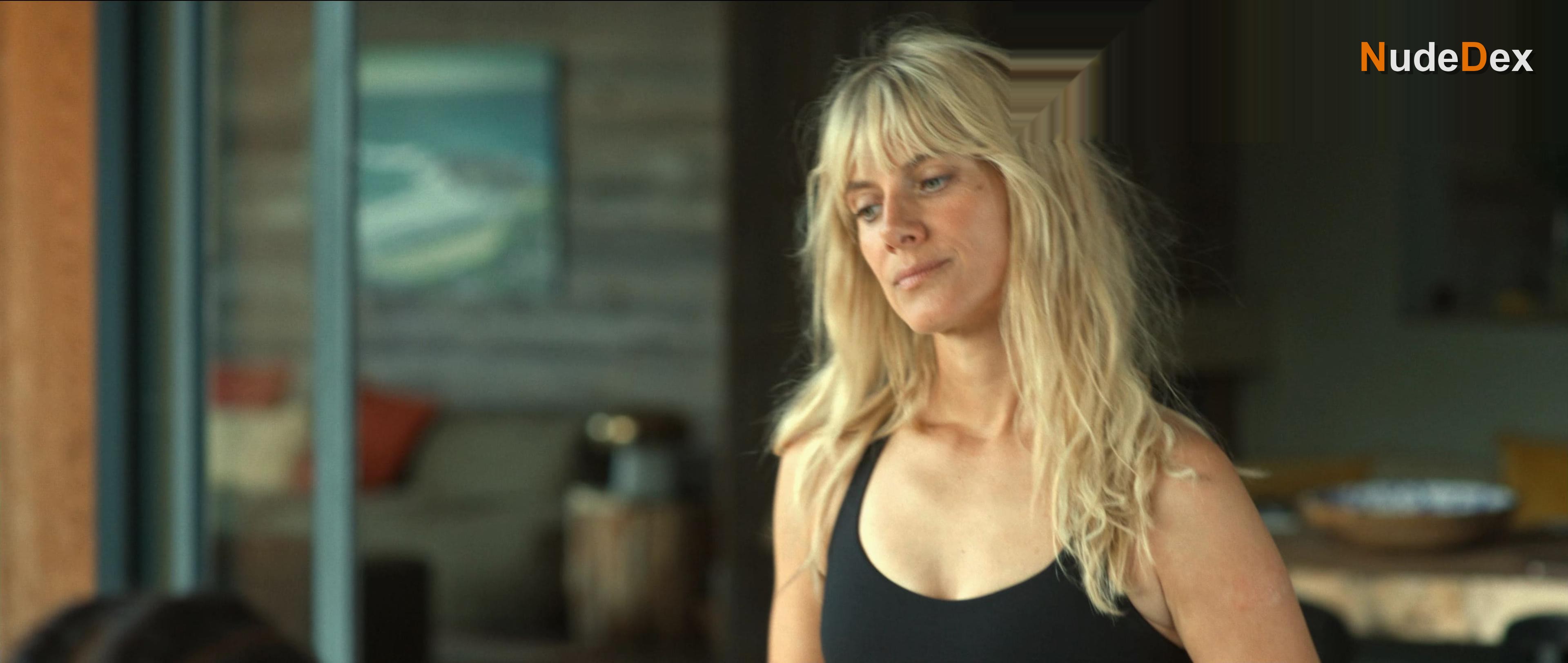 Manon Bresch in Wingwomen