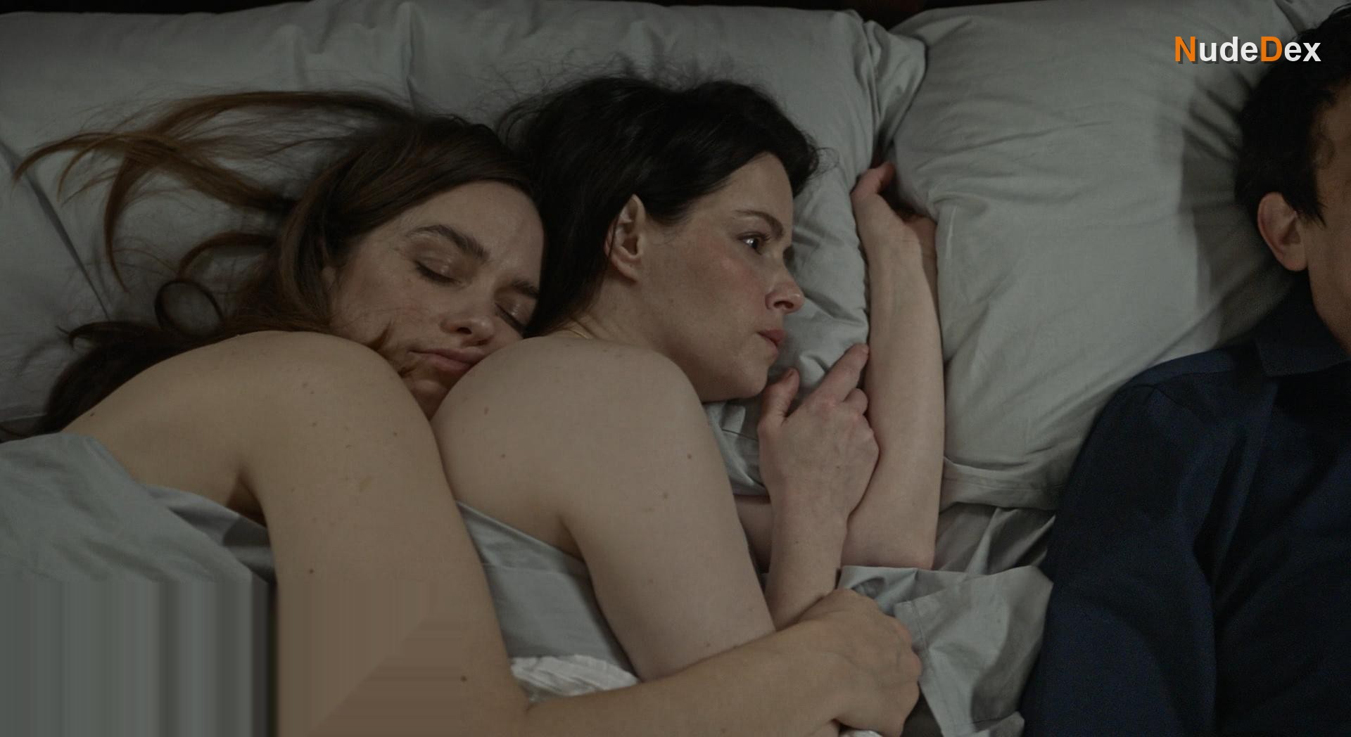 Melanie Scrofano in The End Of Sex, photo 2