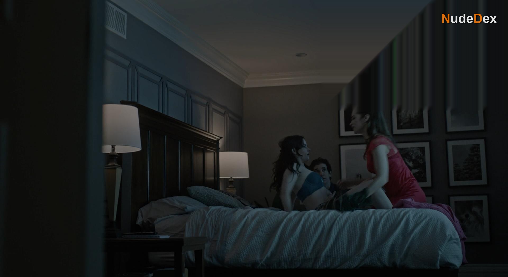 Melanie Scrofano in The End Of Sex, photo 8