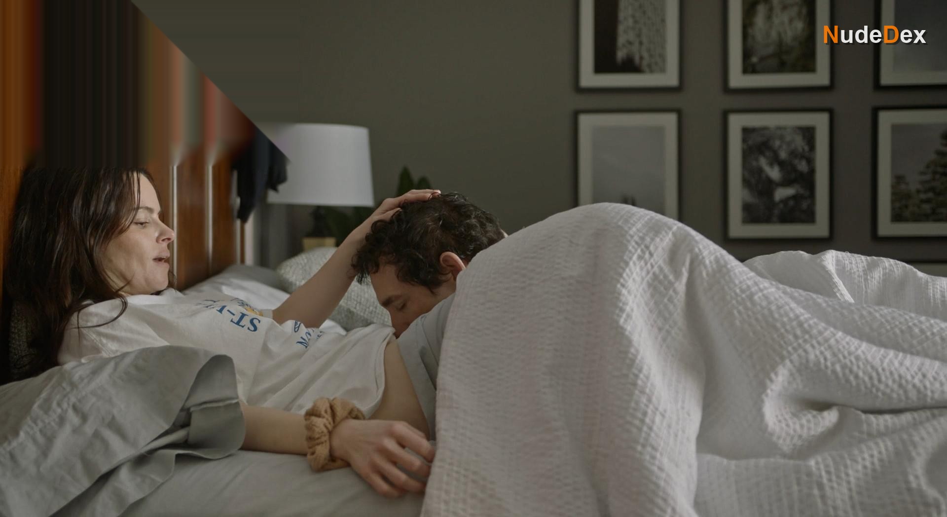 Melanie Scrofano in The End Of Sex, photo 9