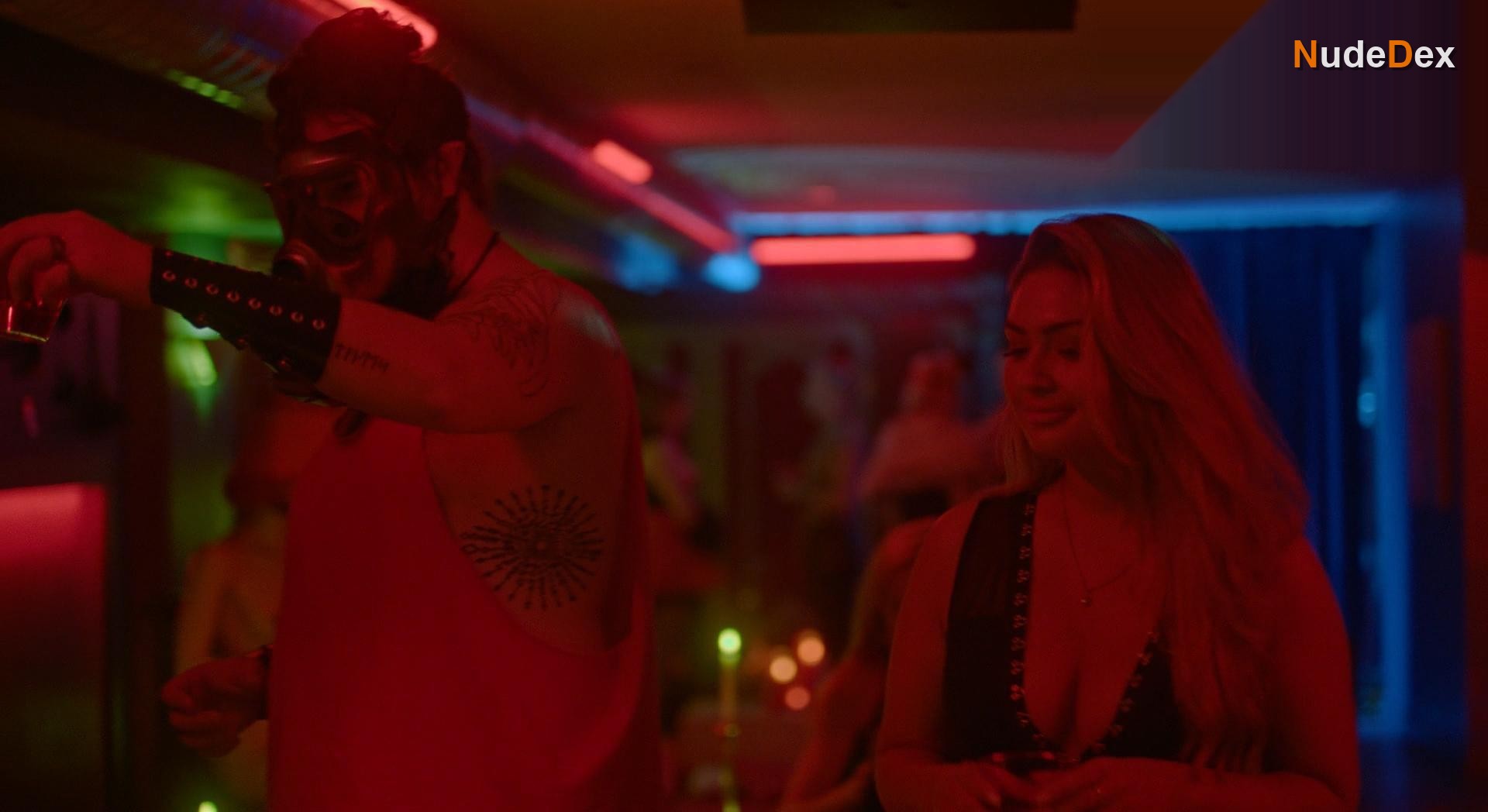 Melanie Scrofano in The End Of Sex, photo 12