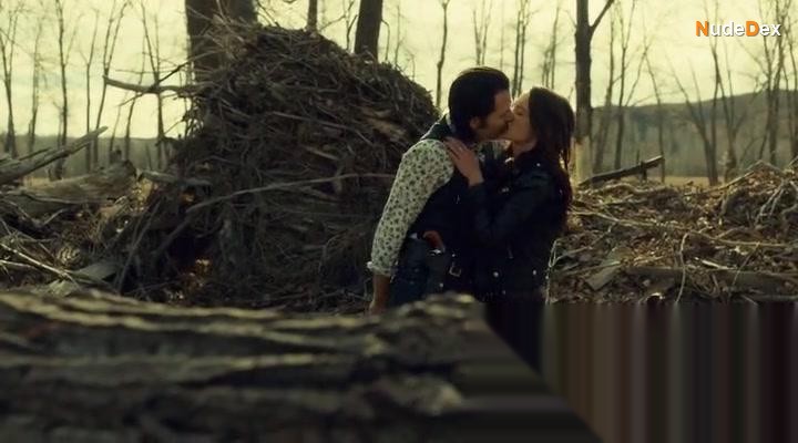 Melanie Scrofano in Wynonna Earp, photo 1