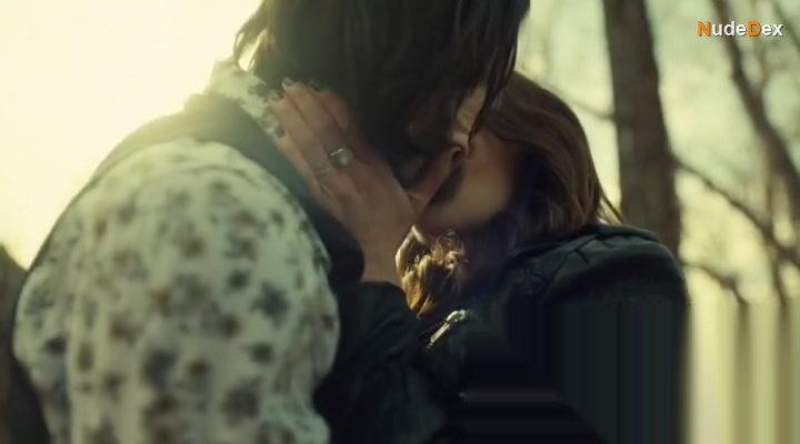 Melanie Scrofano in Wynonna Earp, photo 2