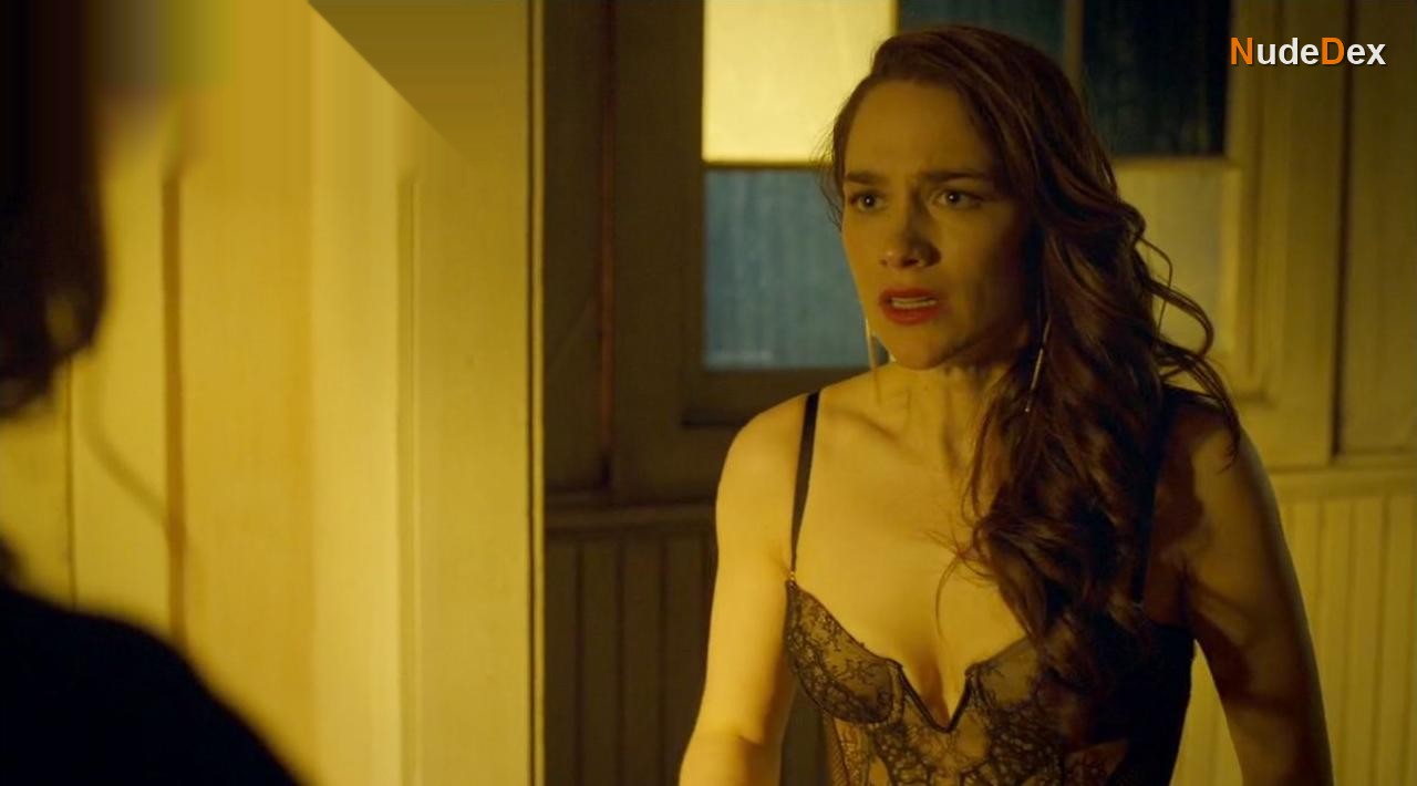 Melanie Scrofano in Wynonna Earp, photo 20