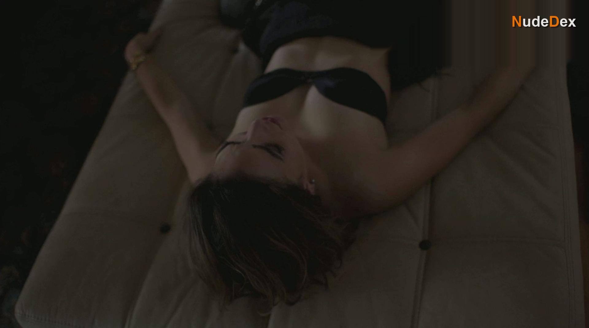 Melissa Barrera in Club De Cuervos, photo 1