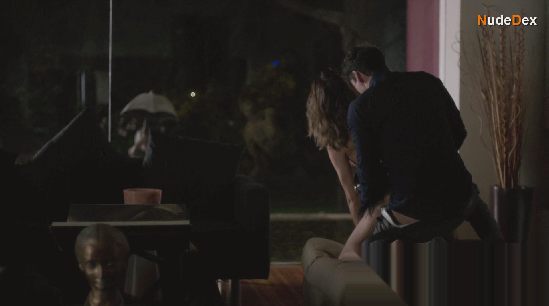 Melissa Barrera in Club De Cuervos, photo 10