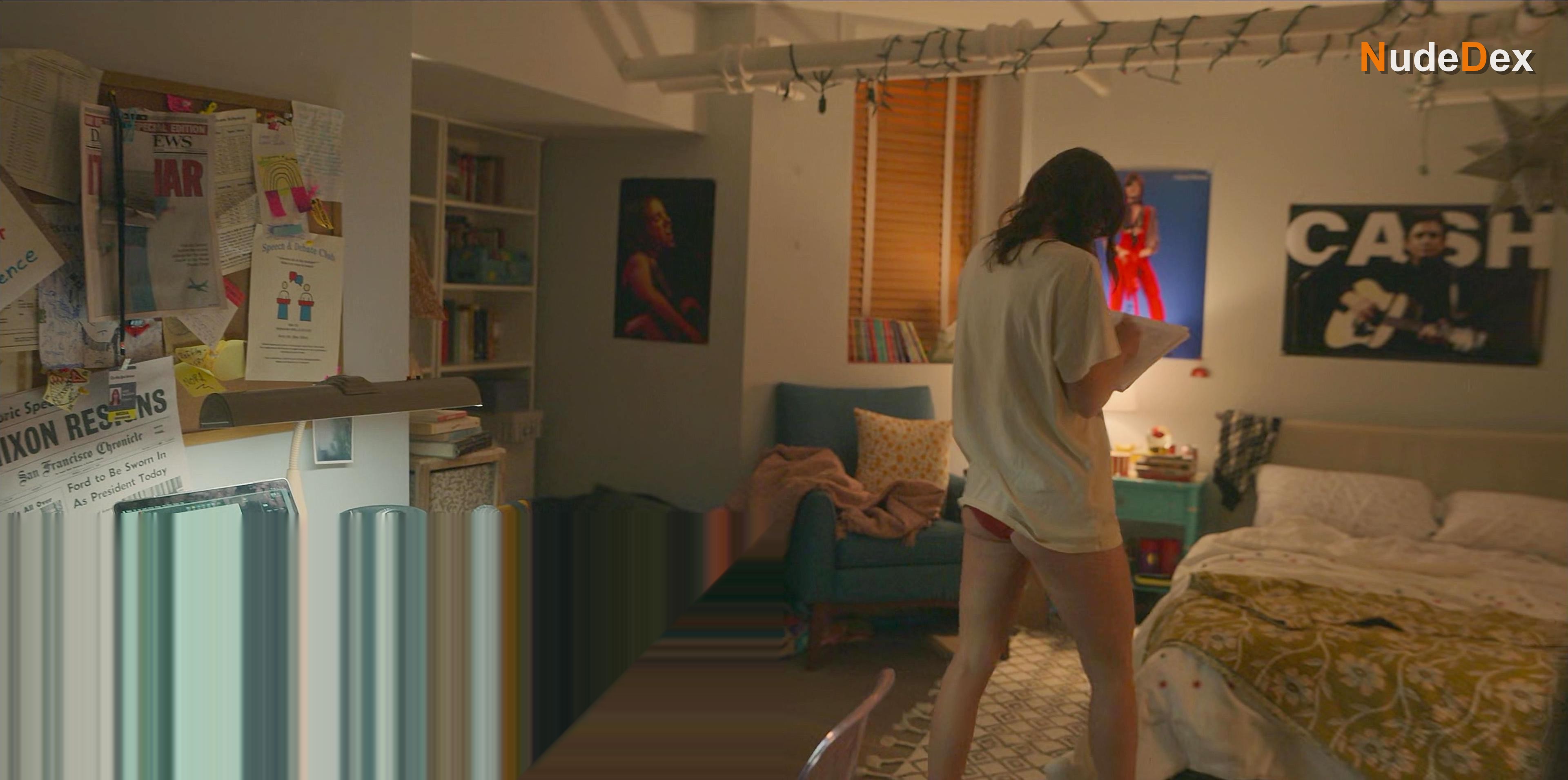 Melissa Benoist in The Girls On The Bus, photo 5