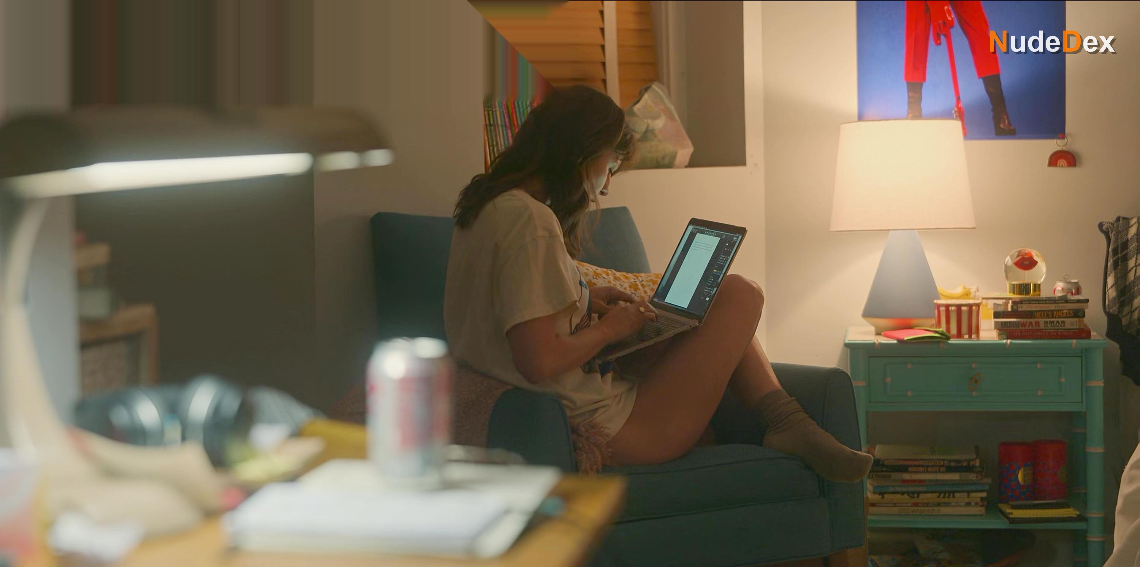 Melissa Benoist in The Girls On The Bus, photo 6