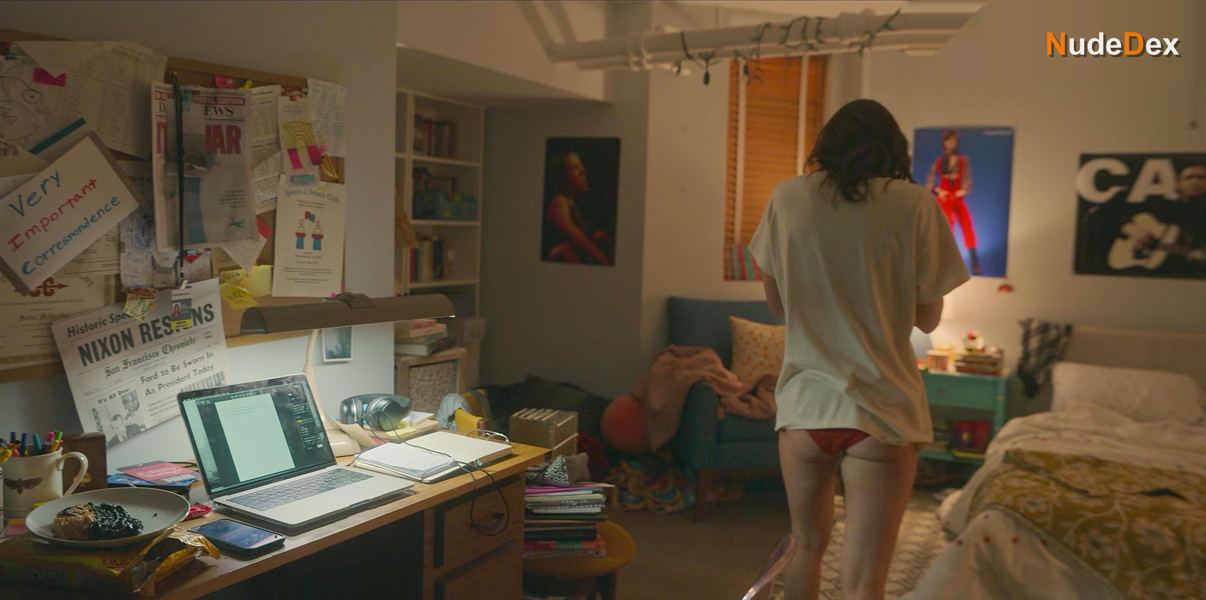 Melissa Benoist in The Girls On The Bus, photo 7