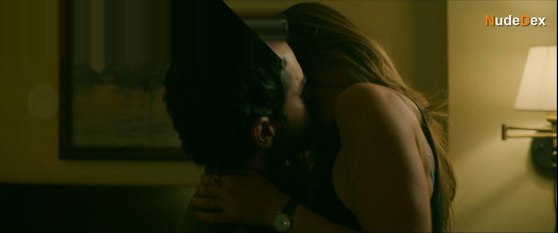 Melissa Benoist in The Waterfront, photo 2