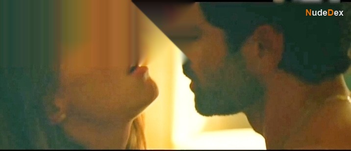 Melissa Benoist in The Waterfront, photo 3