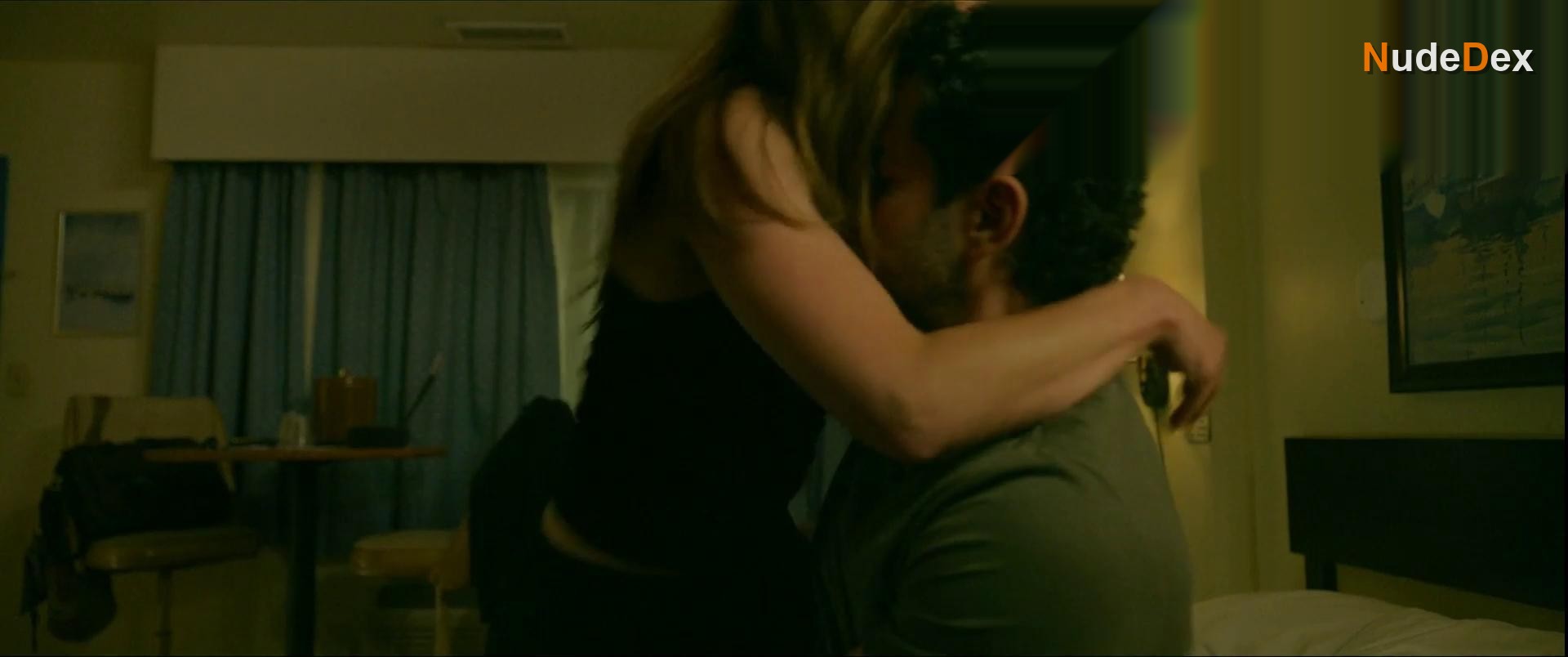 Melissa Benoist in The Waterfront, photo 4