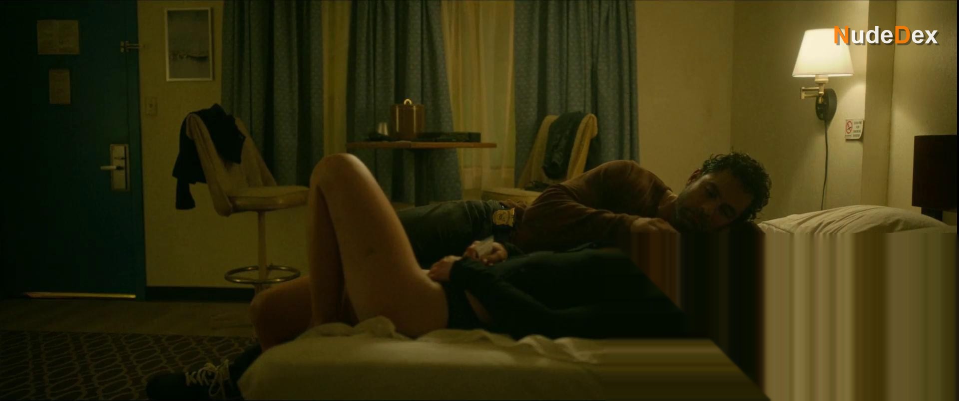Melissa Benoist in The Waterfront, photo 6