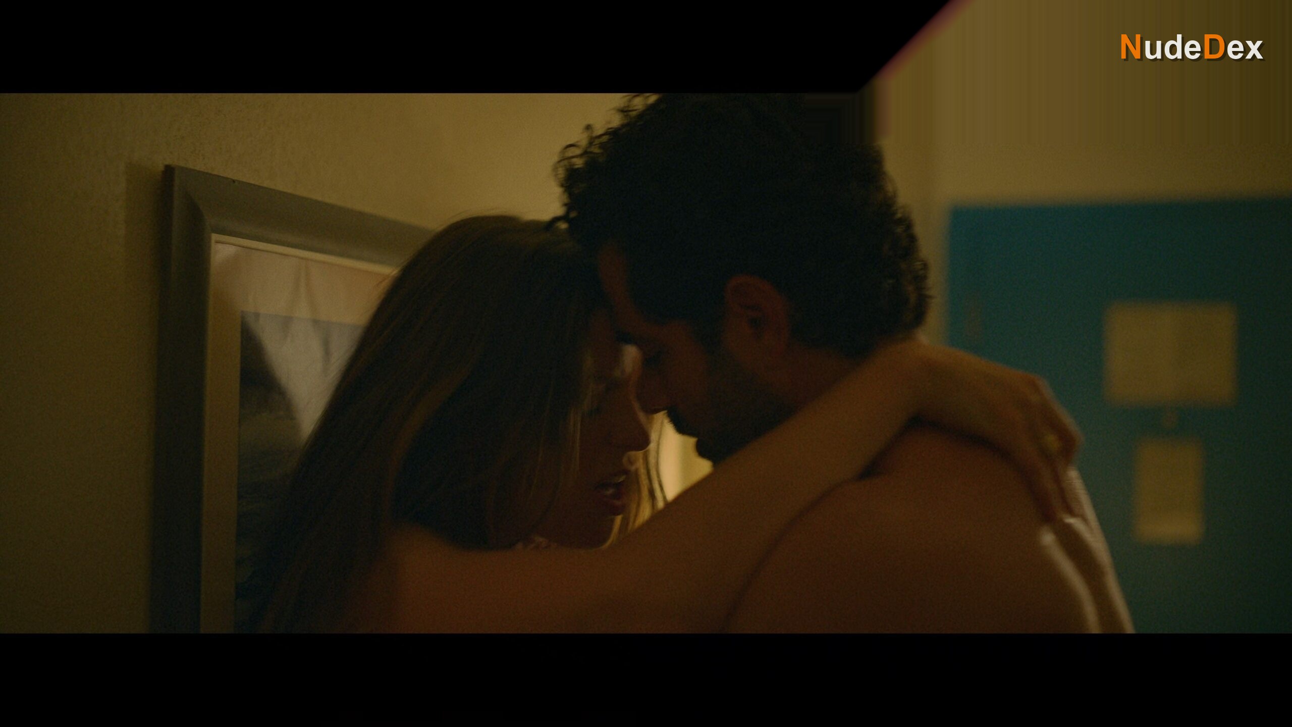 Melissa Benoist in The Waterfront, photo 7