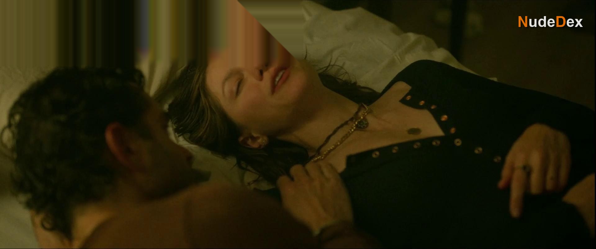 Melissa Benoist in The Waterfront, photo 8