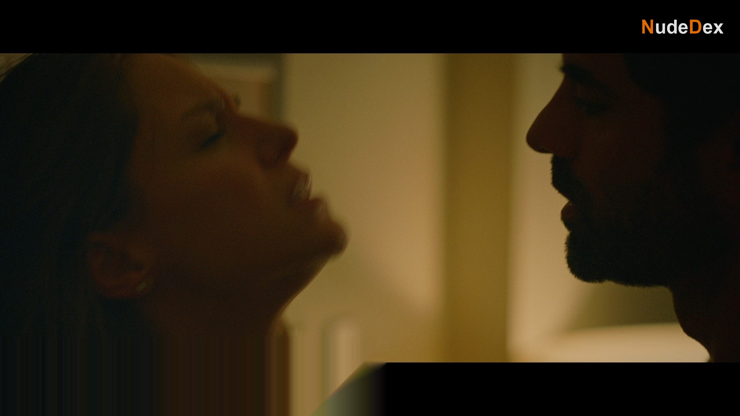 Melissa Benoist in The Waterfront, photo 11